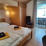 Penzion Almhof 3*