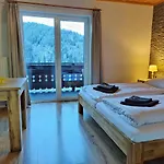 Almhof Penzion 3*