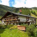 Almhof Penzion 3*