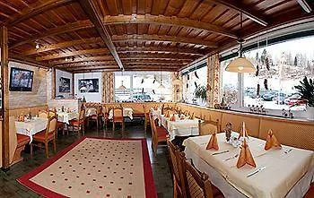 Almhof ゲストハウス 3*