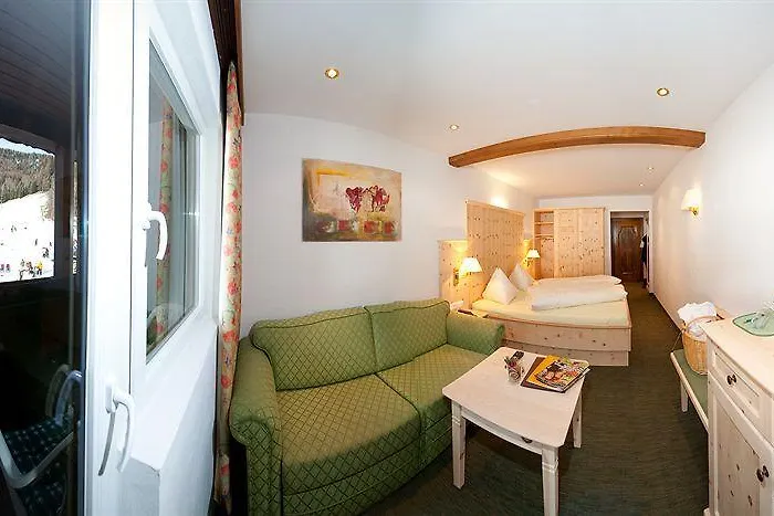 ゲストハウス Almhof